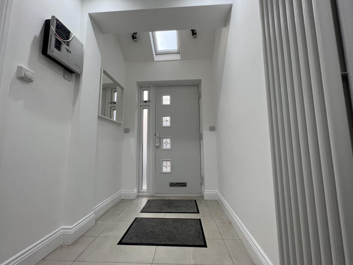 Hotel 4 Wharncliffe Drive à Hanwell Extérieur photo