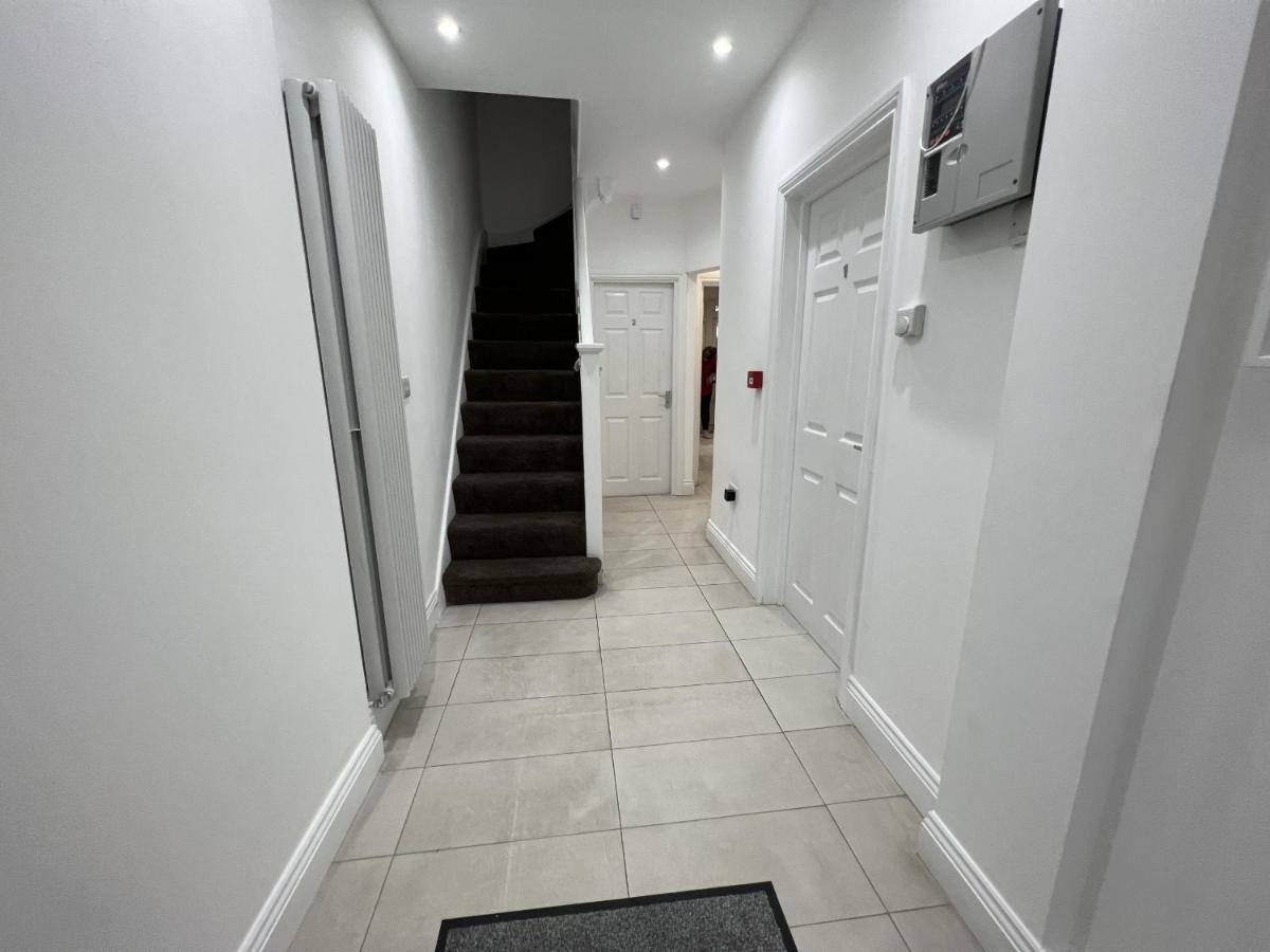 Hotel 4 Wharncliffe Drive à Hanwell Extérieur photo