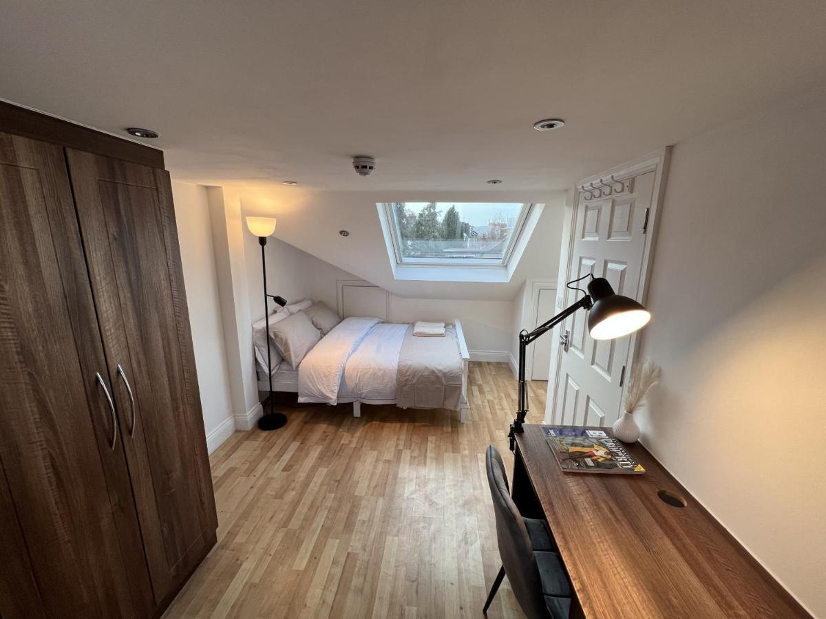 Hotel 4 Wharncliffe Drive à Hanwell Extérieur photo
