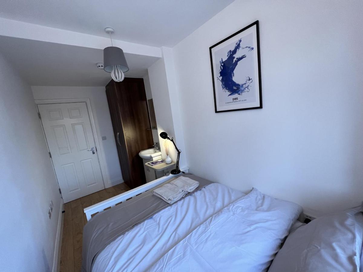Hotel 4 Wharncliffe Drive à Hanwell Extérieur photo