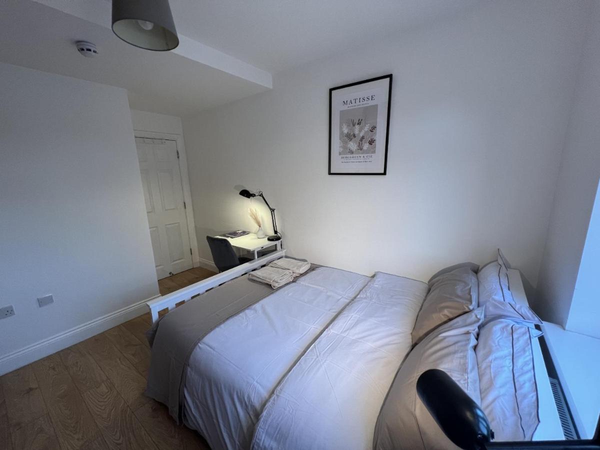Hotel 4 Wharncliffe Drive à Hanwell Extérieur photo