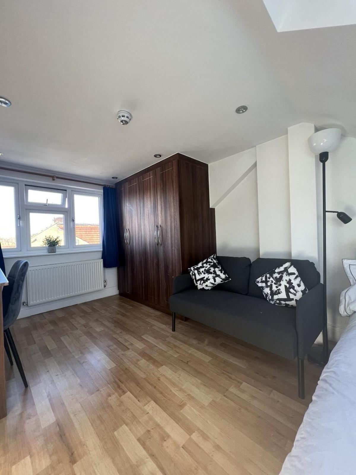 Hotel 4 Wharncliffe Drive à Hanwell Chambre photo